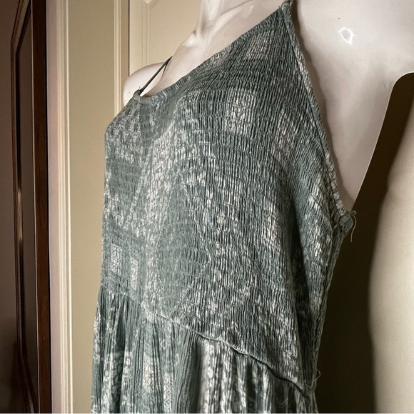 Elegant Green Babydoll Maxi Dress - Picture 2 of 8